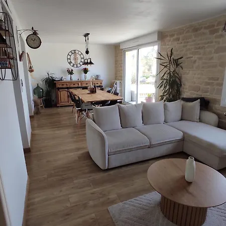 Aux Berges Du Mont Apartment *